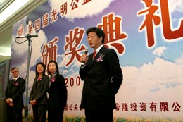 投身社會(huì )公益活動(dòng)，東芝連續四次獲得光明公益獎