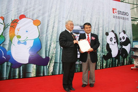 投身社會(huì )公益活動(dòng)，東芝連續四次獲得光明公益獎