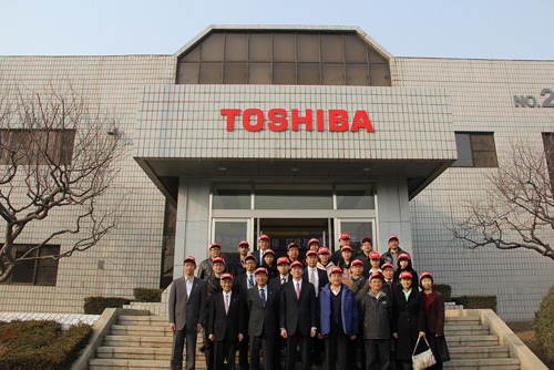 2012年度清華大學(xué)－東芝能源與環(huán)境研究中心成員參觀(guān)東芝大連（有限）公司