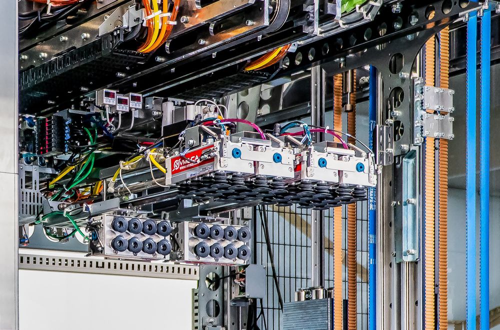 巧解物流現場(chǎng)人手不足難題！——看可識別圖像的“自動(dòng)卸貨機器人”如何大顯身手！